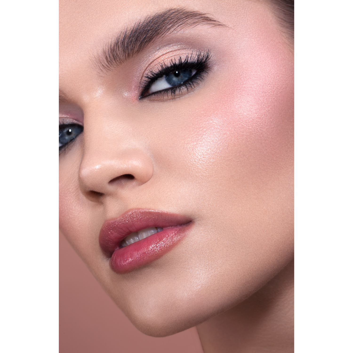 BLOOM HIGHLIGHTING BLUSH (BLIUSH ILUMINADOR)